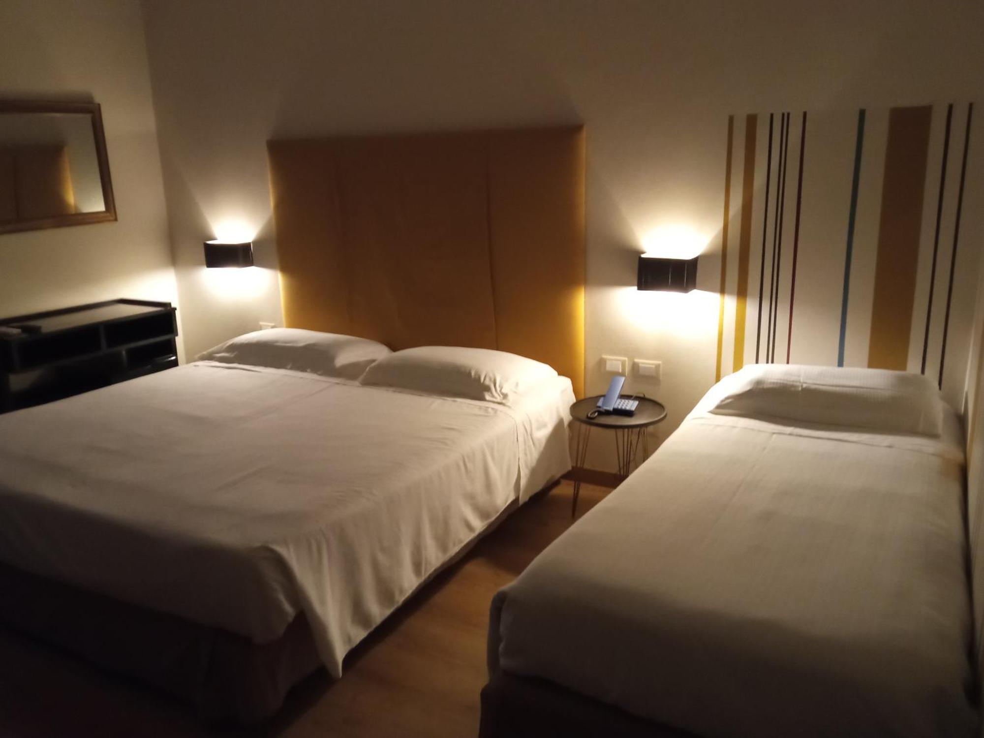 Hotel Touring Ливорно Екстериор снимка