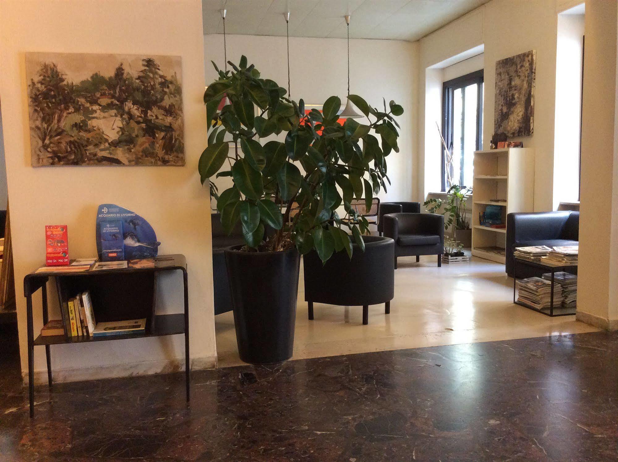 Hotel Touring Ливорно Екстериор снимка