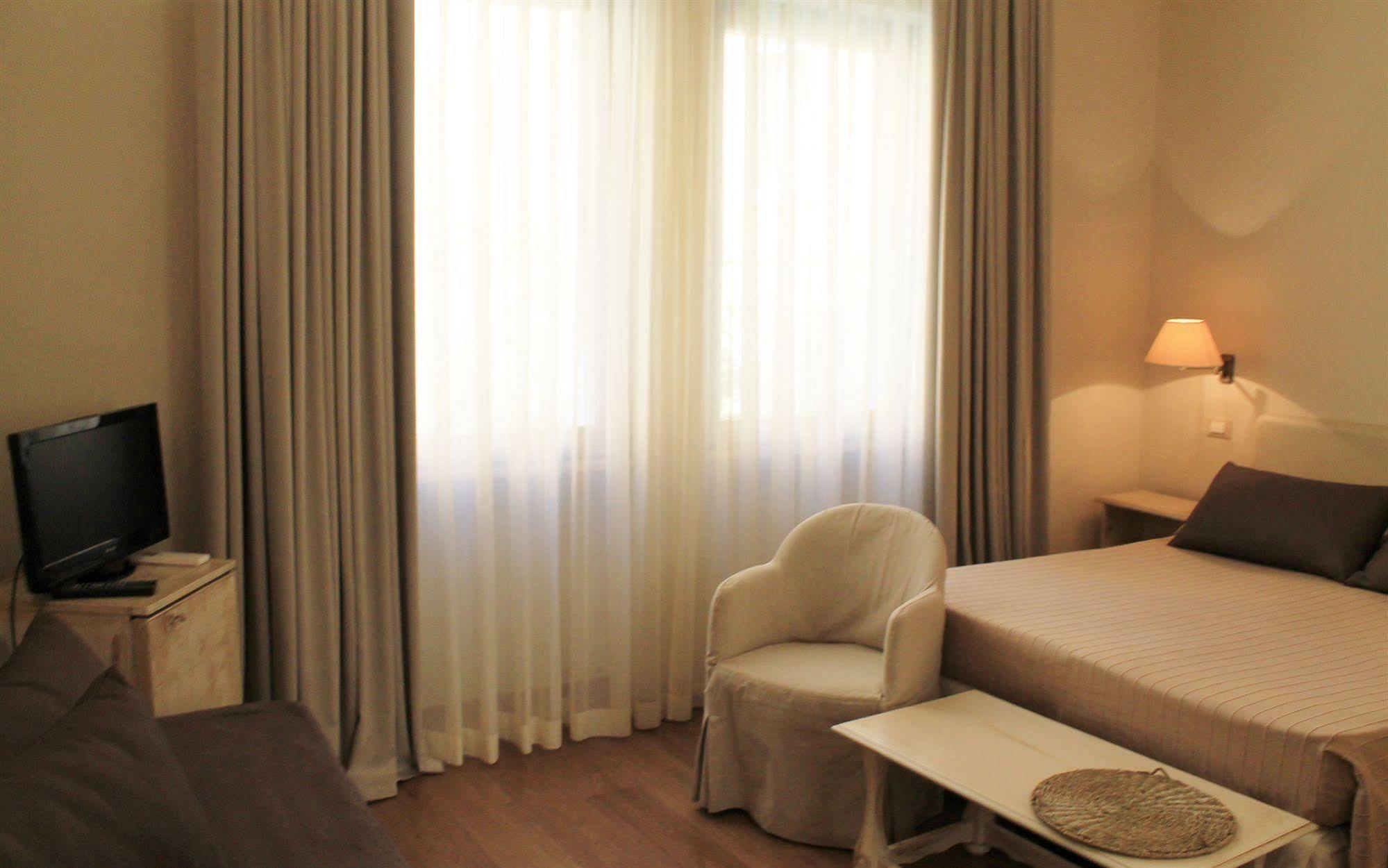 Hotel Touring Ливорно Екстериор снимка